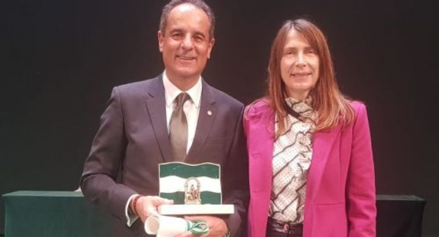 JOSE A. LORENTE, MIEMBRO DEL C. CIENTÍFICO DE INTERPRODE,  BANDERA DE ANDALUCÍA.