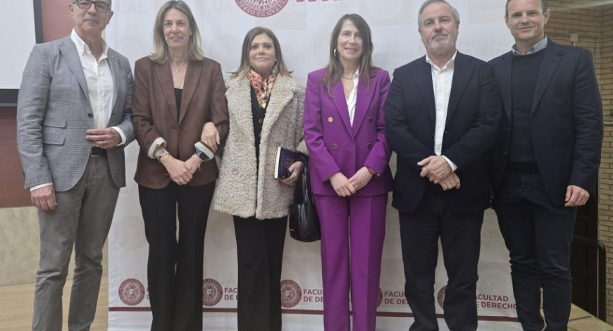 MENORES EN EL ENTORNO DIGITAL, ¿EDUCAR O PROHIBIR?